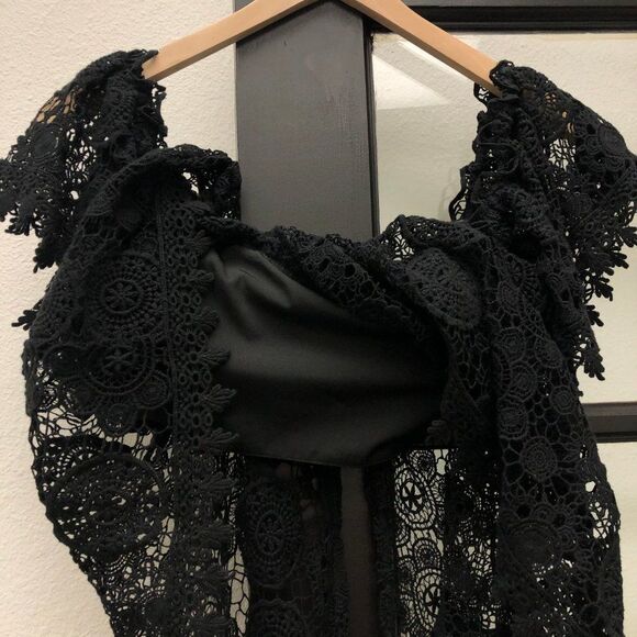 Tularosa Amelia Black Crochet Lace Top - Size S - Picture 3 of 6